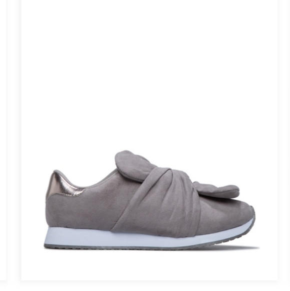 Knotted Bow 🎀 Sneaker - Picture 2 of 3